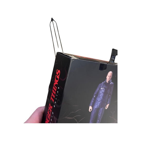 Stranger Things: The Void Series: Detective HOPPER: Action Figure by Ban Dai - Picture 4 of 5